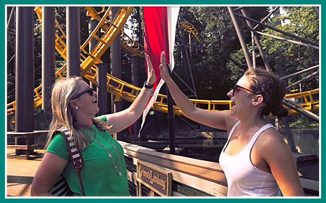 Take a photo with friends on the Italy bridge